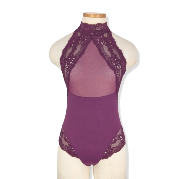 Sexy Lace & Mesh Teddy in Raspberry - Picture 2 of 10